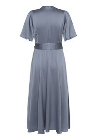 Graues Kleid mit kurzen, gepufften Ärmeln und einem satinartigen Taillengürtel. Fließender, plissierter Rock und glatte Textur mit einem dezenten Glanz.