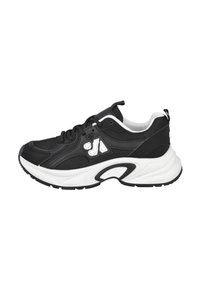 Zapatilla deportiva en blanco y negro con parte superior de malla, puntera redondeada, cuello acolchado y suela de goma con detalles texturizados.