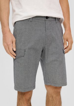 Grijze gestreepte shorts van lichtgewicht stof met een klassieke pasvorm, voorzien van een zijzak en een omgeslagen zoom. Knoopsluiting bij de tailleband.