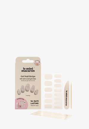 Le kit de mini strips pour ongles en gel macaron, comprenant 28 bandes aux couleurs givrée, une lime à ongles et un bâtonnet en bois pour cuticules, offrant des ongles en gel semi-durcis pendant plus de 14 jours.