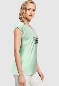 Merchcode IT´S YOUR TIME TO BLOOM EXTENDED SHOULDE - Marškinėliai su spaudiniu - neo mint