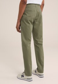 WE Fashion FUNDAMENTALS - Vászonnadrágok - green