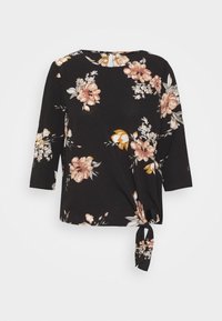Top floreale nero con maniche a tre quarti, caratterizzato da un dettaglio annodato in vita, decorato con fiori rosa, bianchi e gialli.