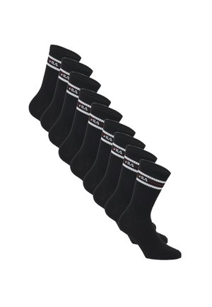 Ni par sorte crew-sokker med hvide og røde striber og FILA-logo nær toppen, arrangeret i en diagonal linje på en hvid baggrund.