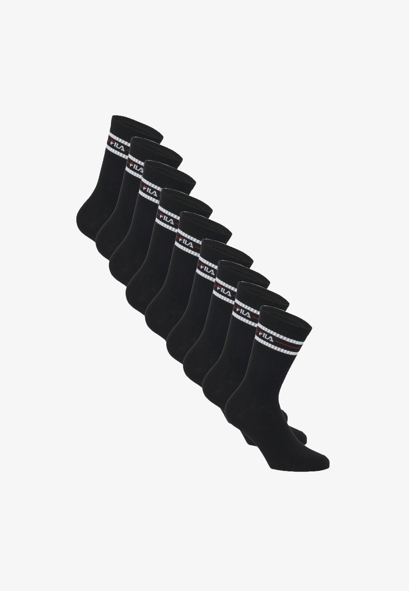 Neuf paires de chaussettes noires montantes avec des rayures blanches et rouges et le logo FILA près du haut, disposées en ligne diagonale sur un fond blanc.