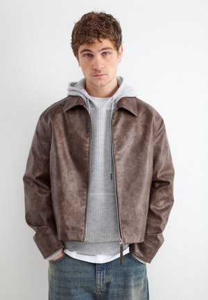 Balmohk, Zip-Up Faux Leather - Bunda z nepravej kože - brown out