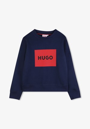 Marineblå langærmet sweatshirt med en rød rektangel og fed sort "HUGO" tekst på brystet, ribbet manchetter og kant.