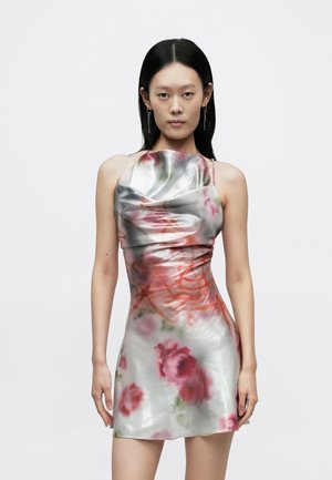 Cowl-neck floral dress in shiny satin. Features soft pink and red rose patterns on a grey background. Slim fit with spaghetti straps.