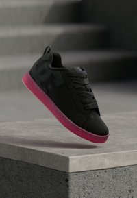 Non sélectionné, black/pink