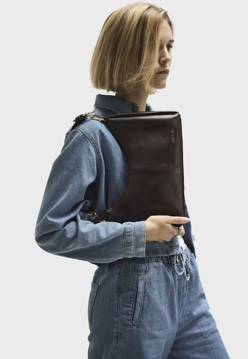 nat & nin REJINA - Borsa a mano - dark brown