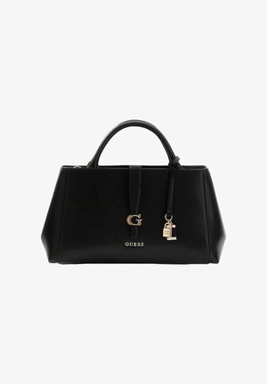 Sac à main en cuir noir au design structuré, avec poignées supérieures, ferrures dorées et un pendentif décoratif. Présente des logos embossés "G" et "GUESS".