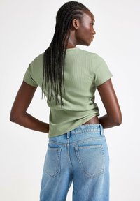 Lindex SHORT-SLEEVED  - T-shirts basic - dusty green