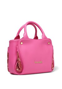 Sac à main en cuir rose avec des côtés accentués de rouge scintillant, des poignées arrondies et un logo doré à l'avant. Design compact avec une texture lisse.