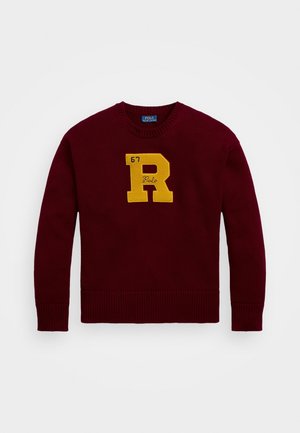 Viininpunainen neulepaita, jossa resorit hihansuissa ja helmassa. Rinnan kohdalla suuri keltainen kirjain "R", johon on brodeerattu "67" ja "Polo".