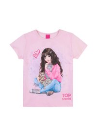 T-shirt rosa a maniche corte con una grafica di una ragazza con capelli castani e tre gattini grigi, con la scritta "TOP Model" stampata in rosa.