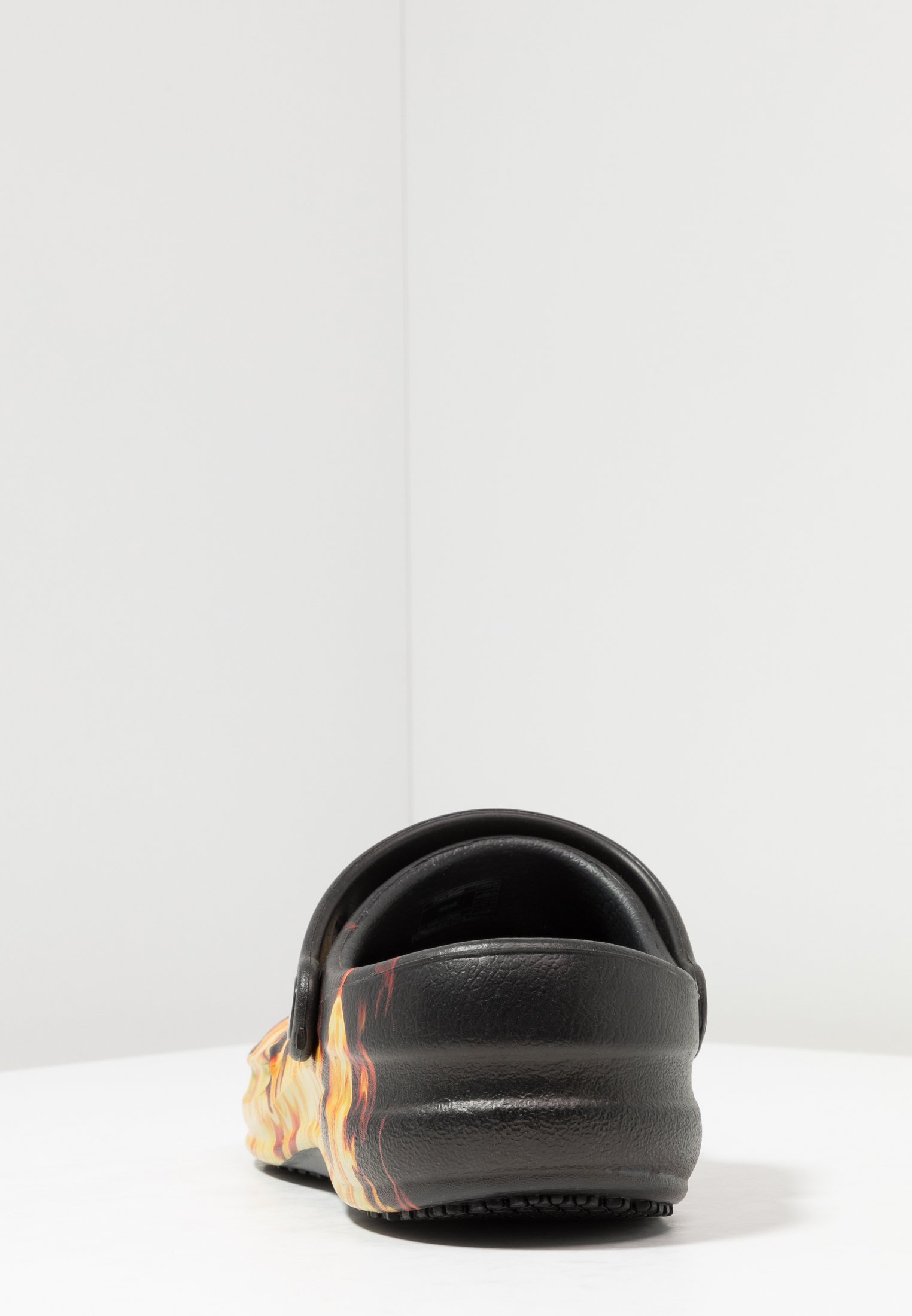 bistro graphic clog black floral