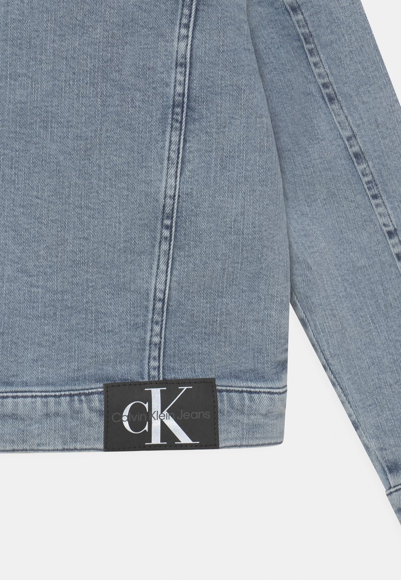 Kinder Jacken | Calvin Klein Jeans TRUCKER Jeansjacke denim medium/dark-blue denim - HI07397 Kinder Jacken | Calvin Klein Jeans TRUCKER Jeansjacke denim medium/dark-blue denim - HI07397