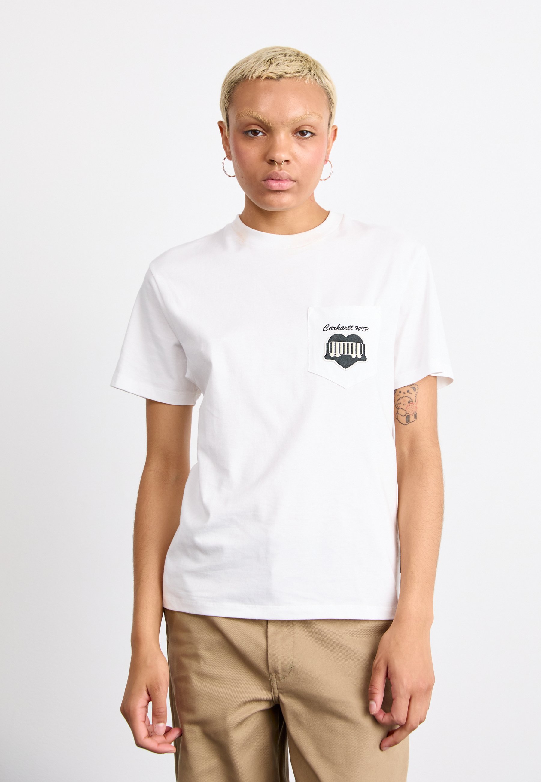 Tシャツ・カットソー Carhartt WIP \"Heart Train Pocket\" t-shirt Buy Carhartt WIP S/S Heart Train Pocket T-Shirt in black
