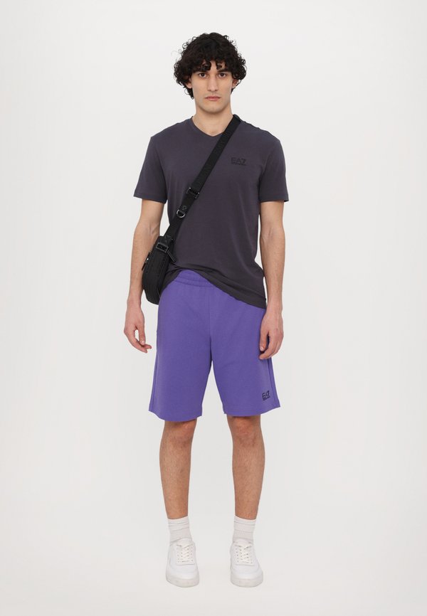 Basic T-shirt - periscope4