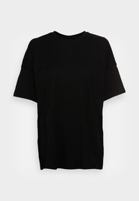 T-shirt oversize nera realizzata in morbido cotone, con maniche corte, scollo rotondo e dettagli con pieghe laterali per un tocco di texture in più.