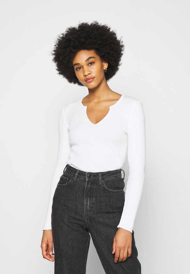 V DETAIL - Strickpullover - off white