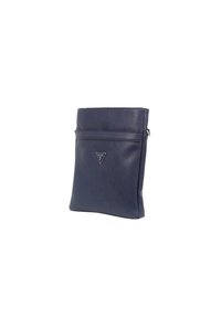 Borsa in ecopelle blu navy con una texture liscia, dotata di una chiusura a zip superiore e una tasca frontale, con un logo triangolare come dettaglio.