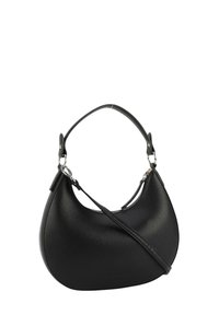 Borsa a spalla in pelle nera con superficie texturizzata, forma curva, manico corto e tracolla lunga removibile. Finiture in metallo argentato.