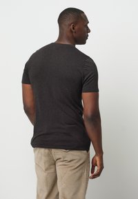 PROFUOMO THE LUXURY BASIC SHORT SLEEVE - T-shirt basic - brown