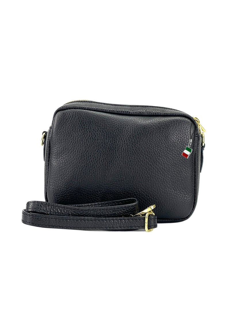 Schwarze Leder-Crossbody-Tasche mit strukturiertem Oberflächen, Reißverschluss und goldfarbener Hardware. Kleines Detail mit italienischer Flagge angebracht.