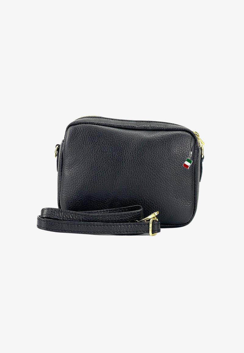 Schwarze Leder-Crossbody-Tasche mit strukturiertem Oberflächen, Reißverschluss und goldfarbener Hardware. Kleines Detail mit italienischer Flagge angebracht.