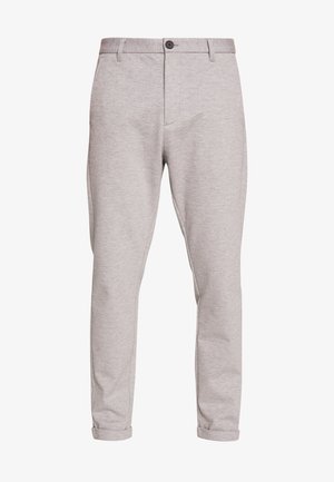 Jasnoszare dresy z miękkiego materiału, z zapięciem na guzik, gładkim przodem i podwiniętymi mankietami dla eleganckiego wyglądu.