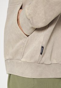 Zign Camisola com fecho - tan