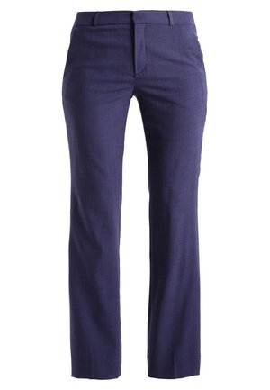 Marineblaue Hose mit geradem Bein, Gürtelösen, Frontreißverschluss und flachem Frontdesign auf weißem Hintergrund.