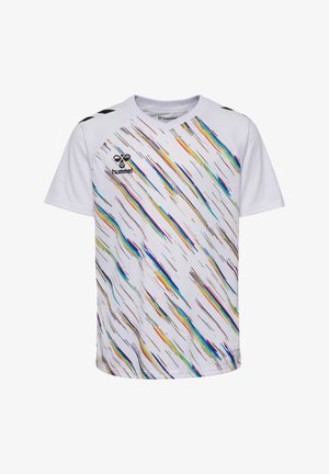 Weißes Sporttrikot mit einem bunten diagonalen Streifenmuster, kurzen Ärmeln, rundem Halsausschnitt und Hummel-Logo auf der Brust.