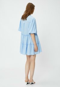 Koton PUFF SLEEVE MANDARIN NECK TIERED - Vapaa-ajan mekko - blue