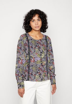Blusa de manga longa com flores, apresentando um fundo escuro com flores roxas, verdes e vermelhas, complementada por realces verticais escuros.