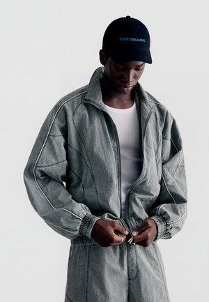 Bershka TECHNICAL JACKET 01332046 - Bomberjacke - grey