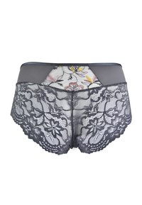 Szare koronkowe majtki z kwiatowym siateczkowym detalem, z wysokim stanem i falbankowymi brzegami, łączące tekstury koronki i gładkiego materiału.