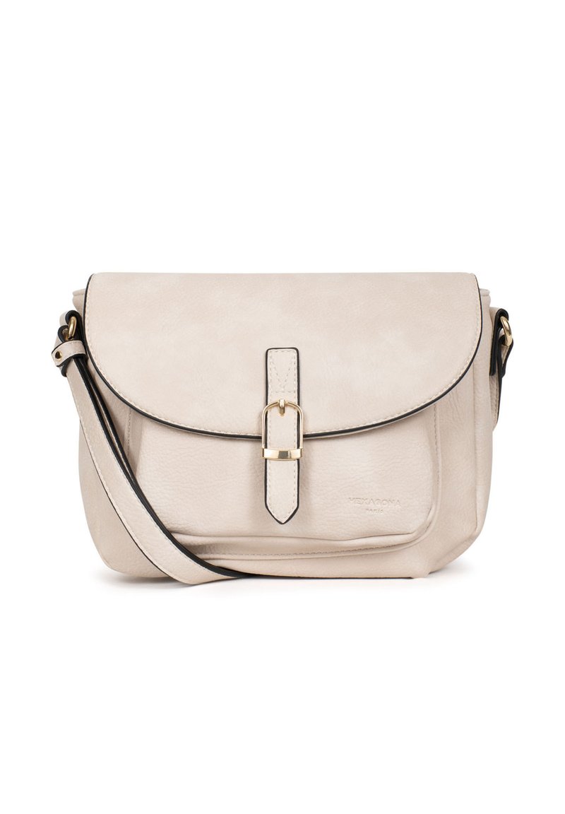 Borsa a tracolla in pelle beige con bordi arrotondati, chiusura a patta, dettagli in oro e rifiniture nere lungo i bordi.
