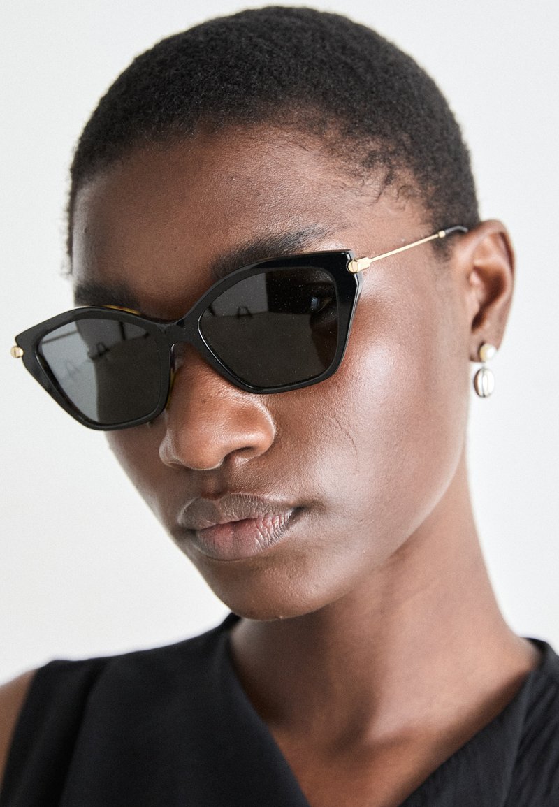 Michael Kors MK 6041 Lyn Cat Eye Sunglasses Black Gradient w/ Case Michael Kors MK6041 Lyn 323036 Sunglasses Womens Pink Full  main image 2