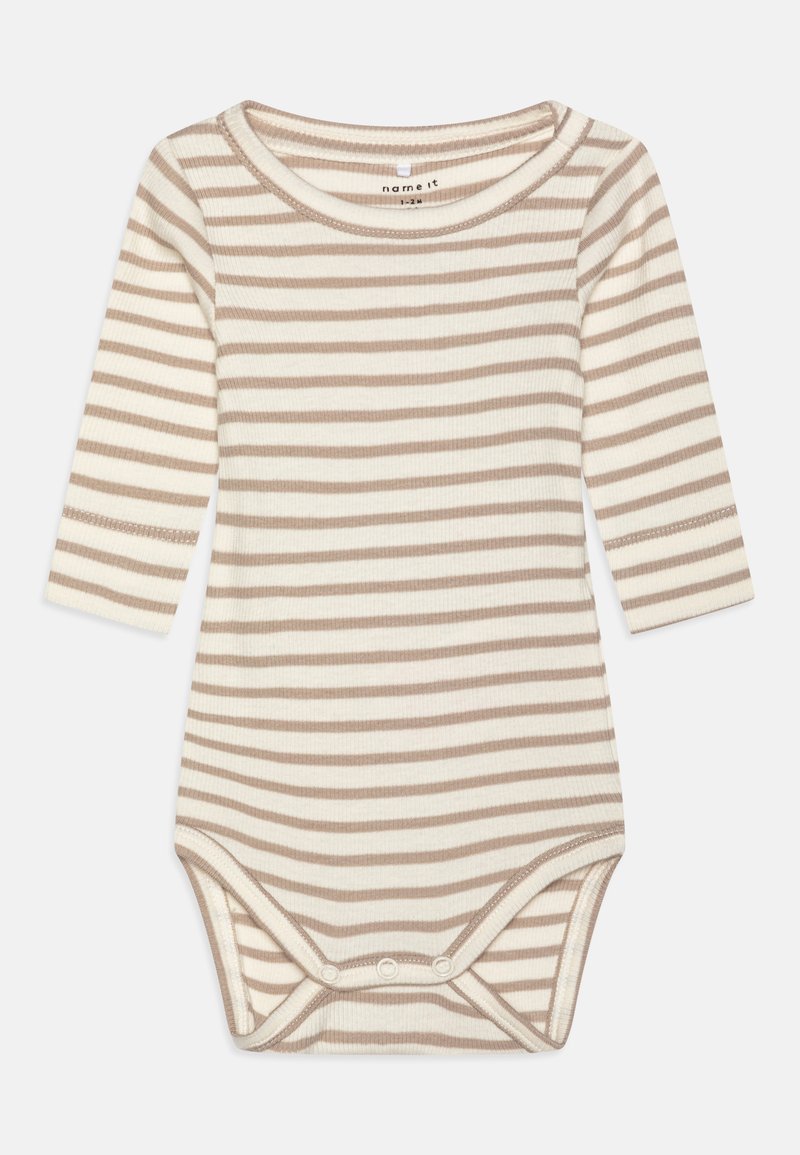 Csíkos hosszú ujjú baba rugdalózó bézs és krém színben. Ráncos textúra, három patenttal az alsó részen és kerek nyakkivágással.
