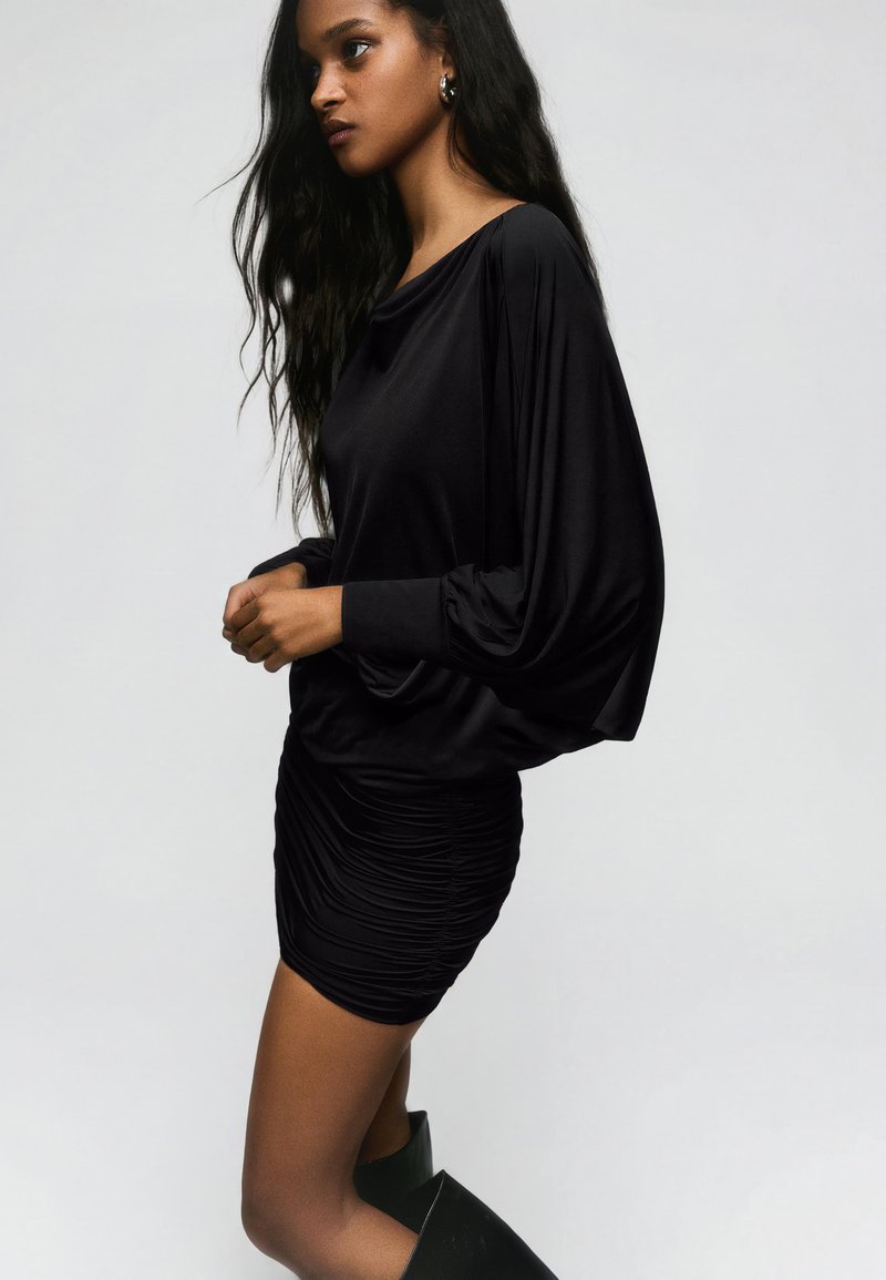 abito tubino maniche lunghe bershka