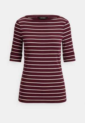 Koszula w kolorze bordo i białym z poziomymi paskami, z rękawami do łokcia oraz dekoltem w stylu łódki.