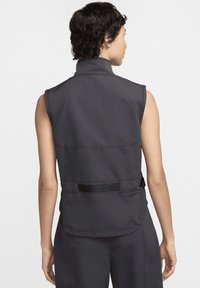 Nike Performance TRAIL REPEL VEST - Colete - black anthracite