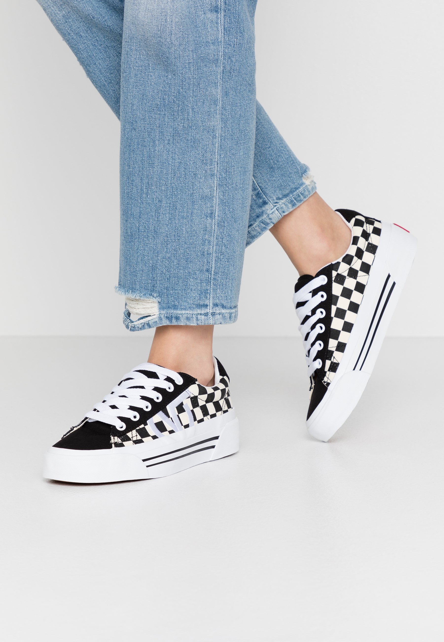 Vans SID NI Joggesko true whiteblackhvit Zalando.no Vans SID NI Joggesko blacktrue white Zalando.no