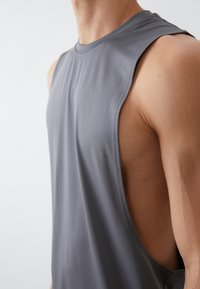 Pier One Sport ULTRA LOW MUSCLE SPORTS TANK - Viršus - dark grey