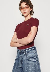 Lacoste Paprasti marškinėliai - bordeaux