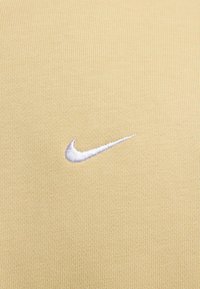 Nike Sportswear SOLO - Tröja med dragkedja - gold white