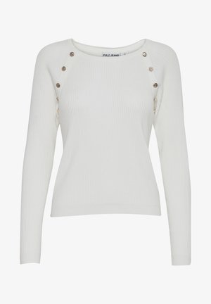 Bela rebrasta dolgi rokav pulover z širokim izreza in okrasnimi gumbi ob ramenskih šivih. Mehka tekstura in prilegajoča zasnova.