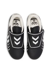 Hummel HATTRICK - Fodboldstøvler til fast underlag - black white